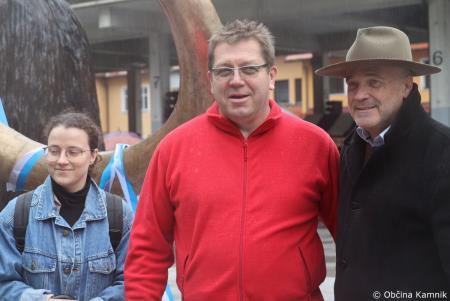 Dobrodošel mamut v Kamniku je dobil svoje mesto bronasti mamut v naravni velikosti, ki stoji v Mamutovem parku (65)